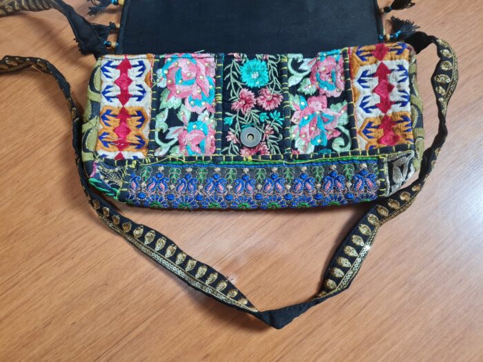 Bolsa indiana Banjara 100% bordada a mão preta e color III