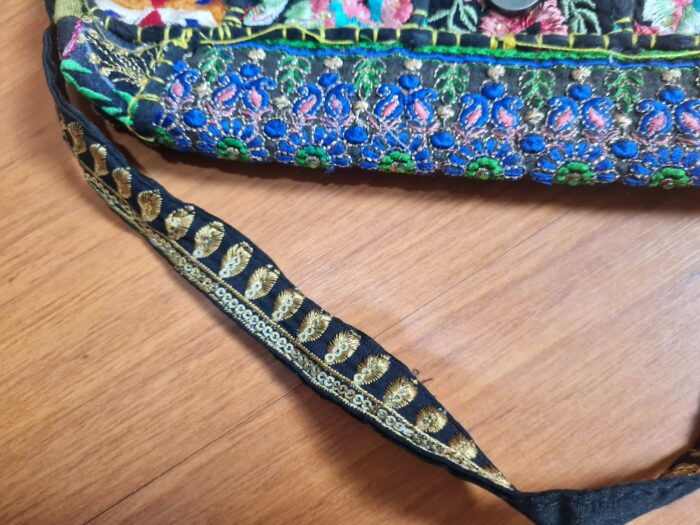 Bolsa indiana Banjara 100% bordada a mão preta e color III