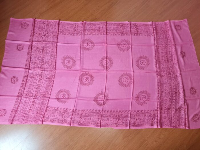 chadar de oração de Om com mantras rosa fabricado na Índia
