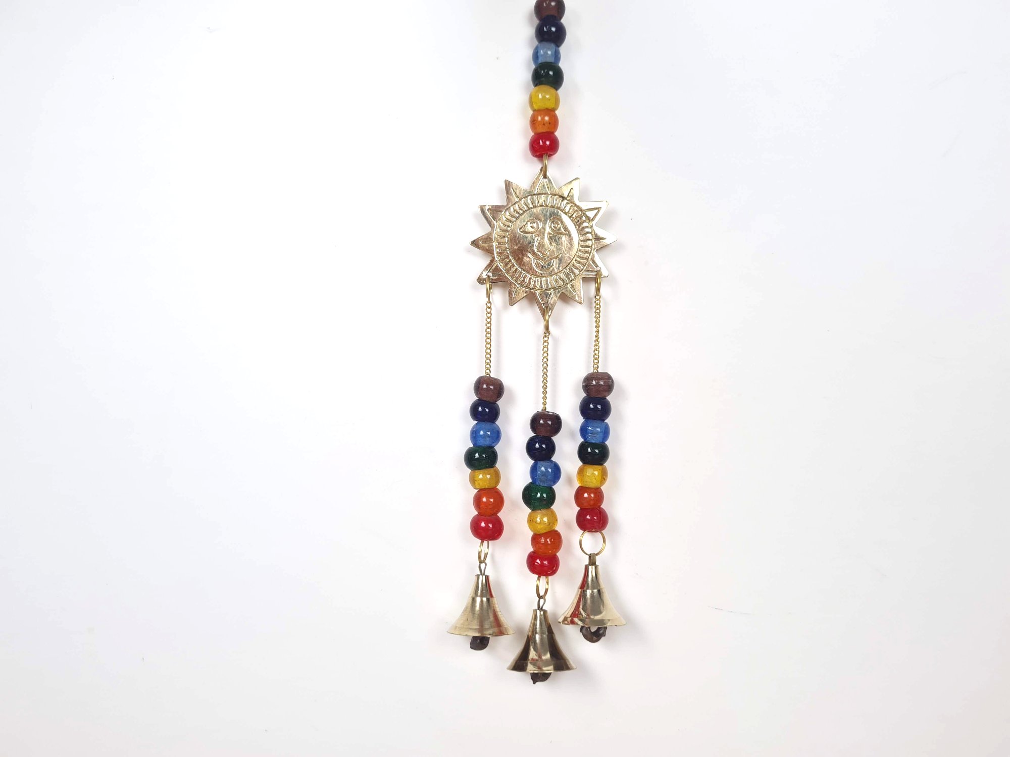 sino dos ventos ou móbile indiano, simbolo de Surya Sun e 7 chakras com sinos