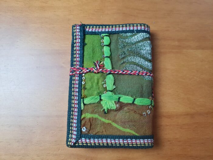 Caderno indiano artesanal estampa de patchwork 13x9cm verde