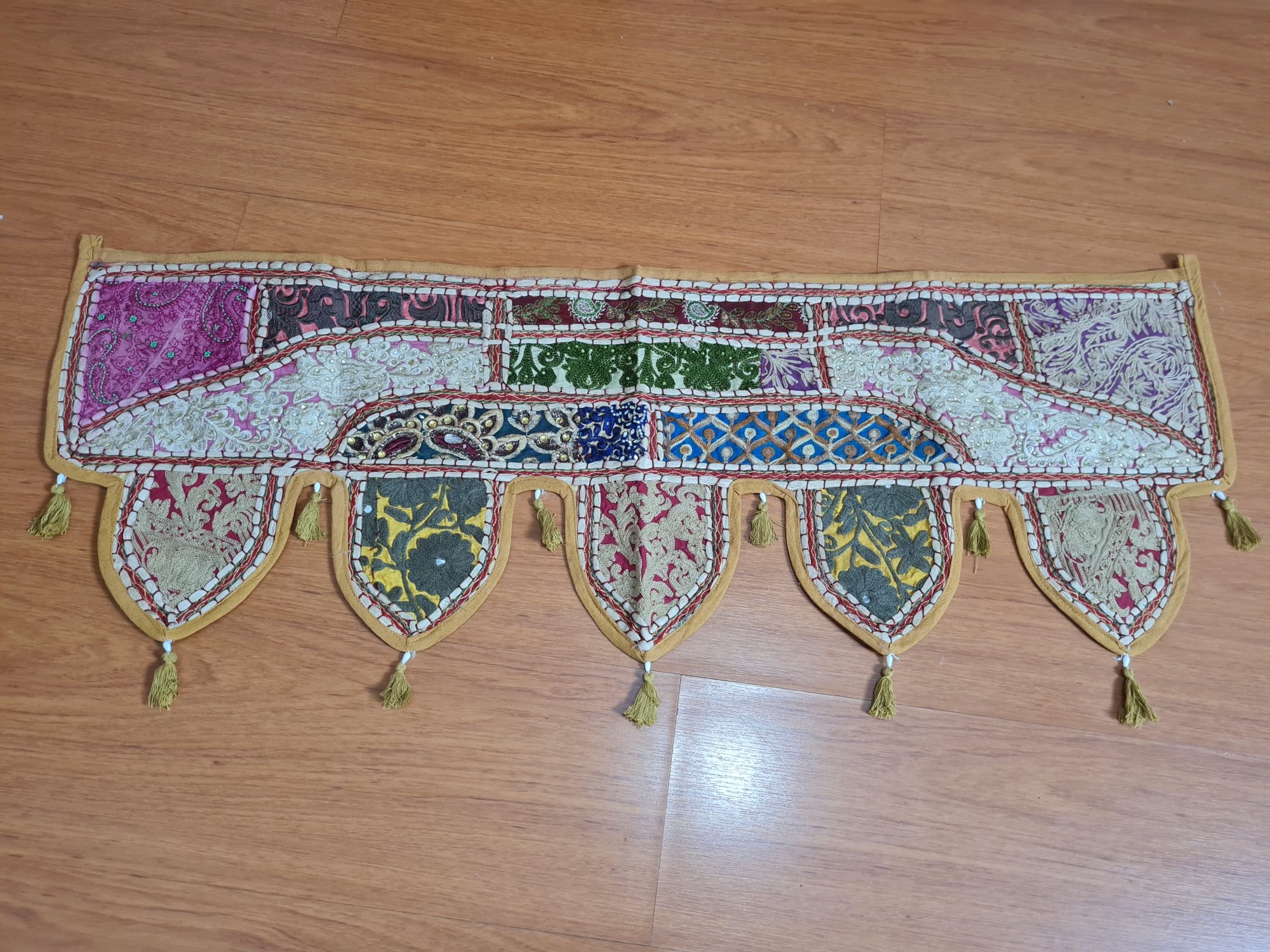 bandô de porta indiano bordado com 5 pontas (toran)