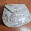Bolsa indiana rígida de metal com mosaico de pedras naturais madrepérolas