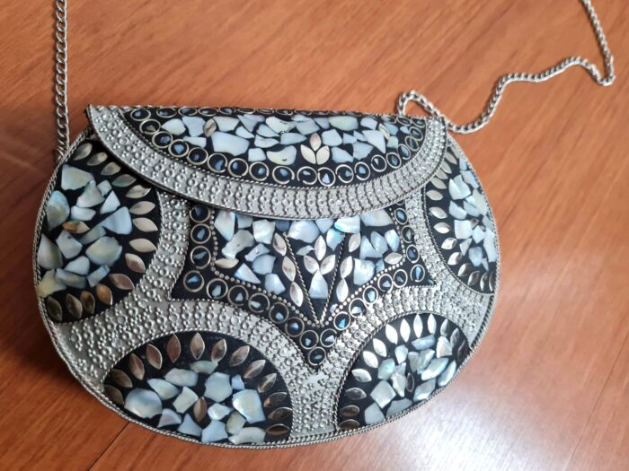 Bolsa indiana rígida de metal com mosaico de pedras naturais madrepérolas II