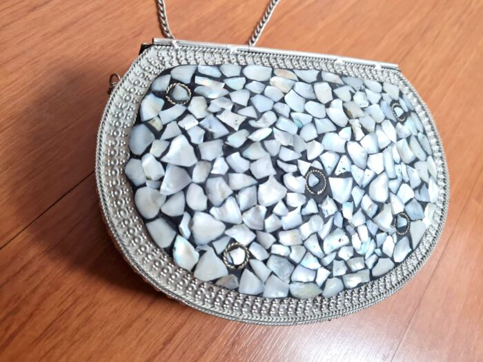 Bolsa indiana rígida de metal com mosaico de pedras naturais madrepérolas II
