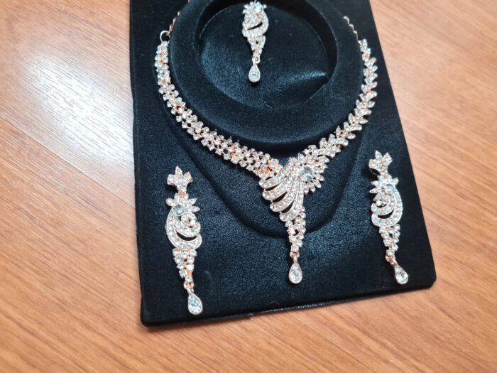 Conjunto completo de semi joia clássica indiana arabescos com gota