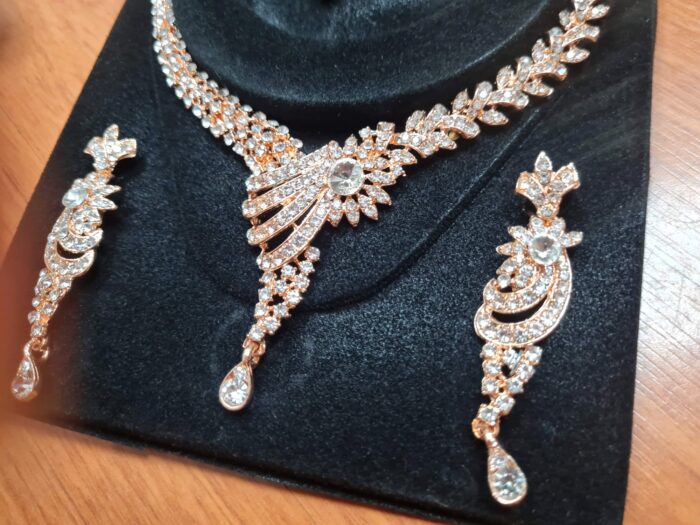 Conjunto completo de semi joia clássica indiana arabescos com gota