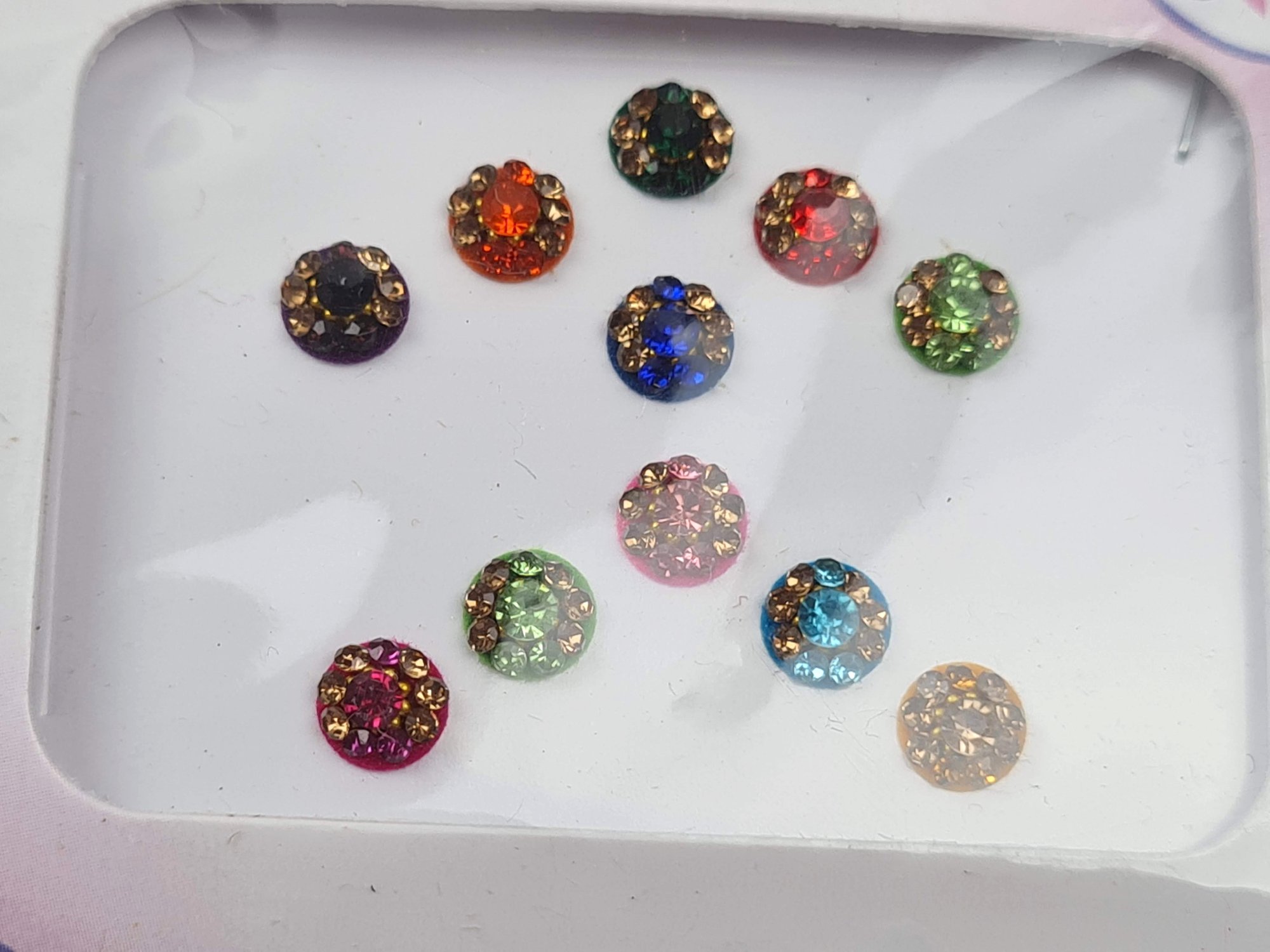 bindi indiano de bolinhas coloridas