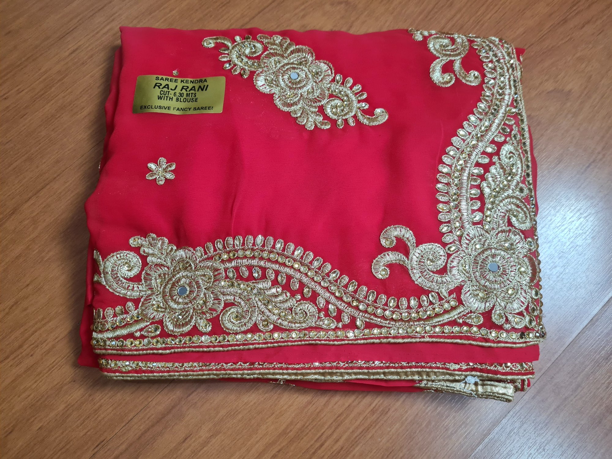 saree indiano de noiva vermelho e dourado com pedrarias extra luxo