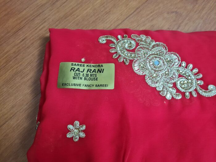 Sari indiano de seda luxuoso para noivas vermelho e dourado bordado e pedrarias