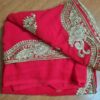 Sari indiano de seda luxuoso para noivas vermelho e dourado bordado e pedrarias