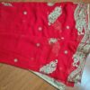 Sari indiano de seda luxuoso para noivas vermelho e dourado bordado e pedrarias