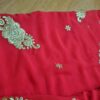 Sari indiano de seda luxuoso para noivas vermelho e dourado bordado e pedrarias