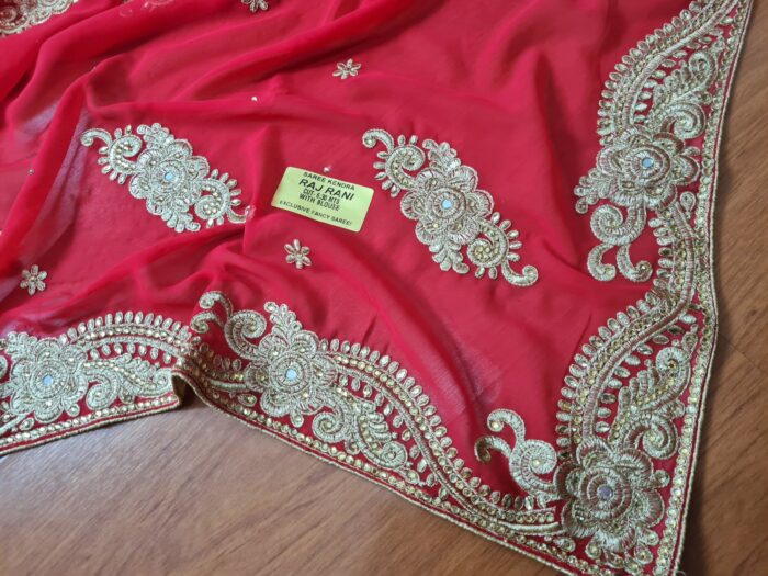 Sari indiano de seda luxuoso para noivas vermelho e dourado bordado e pedrarias