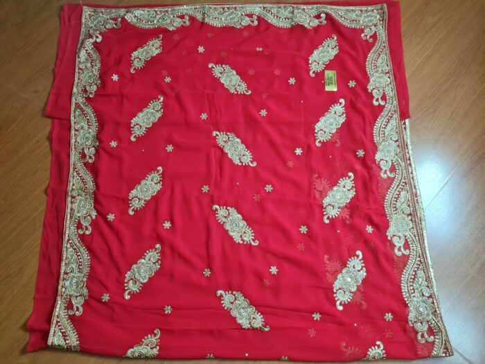 Sari indiano de seda luxuoso para noivas vermelho e dourado bordado e pedrarias