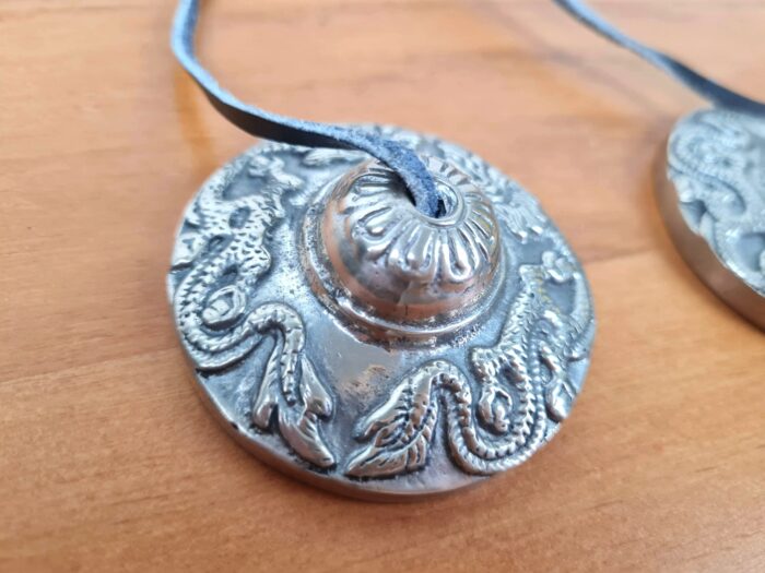 Manjira tibetana (tingsha) de bronze com 7 ligas modelo II