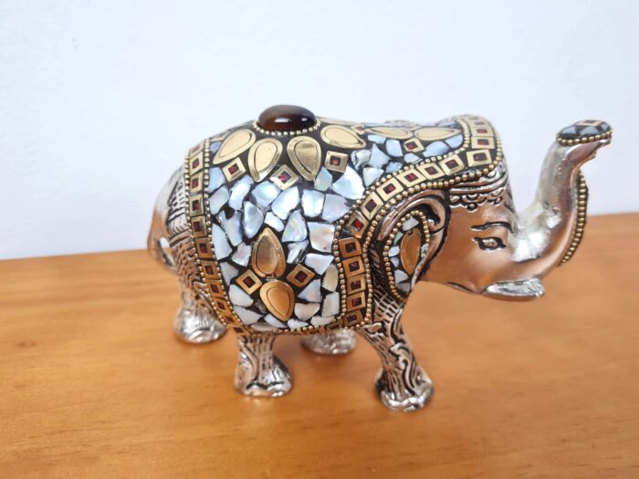 Elefante indiano de metal prateado mosaico de pedras naturais 14cm