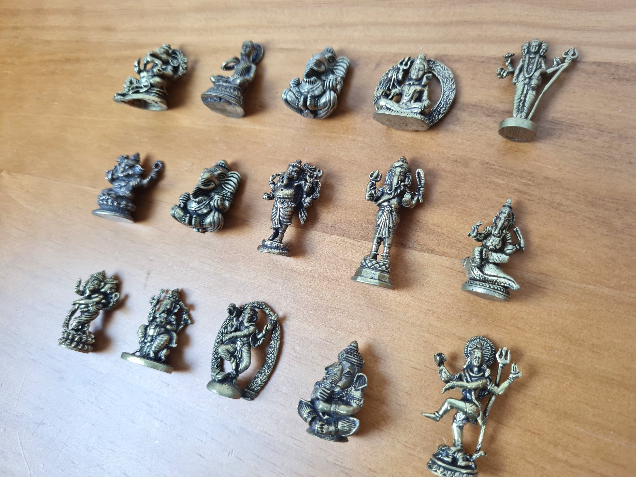 miniaturas de estátuas indianas