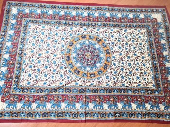 colcha indiana de mandala e elefantes com florais, bege, azul e vinho 2,10m