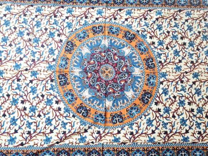 Panô indiano de algodão estampa de mandala e elefantes vinho e azul 2,10m