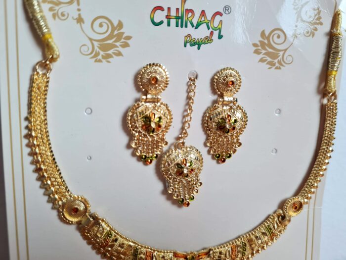 Conjunto completo de semi joia clássica indiana dourado com pedrarias