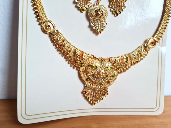 Conjunto completo de semi joia clássica indiana dourado com pedrarias