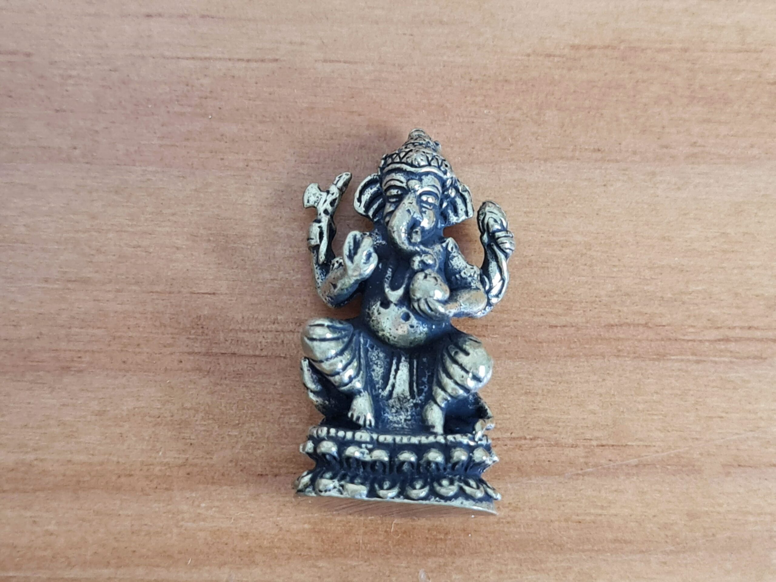 miniatura de ganesha em metal
