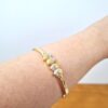 Pulseira indiana dourada estilo bracelete com detalhe prateado