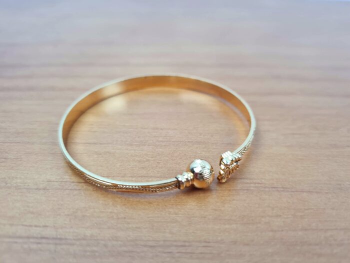 Pulseira indiana dourada fina traballhada