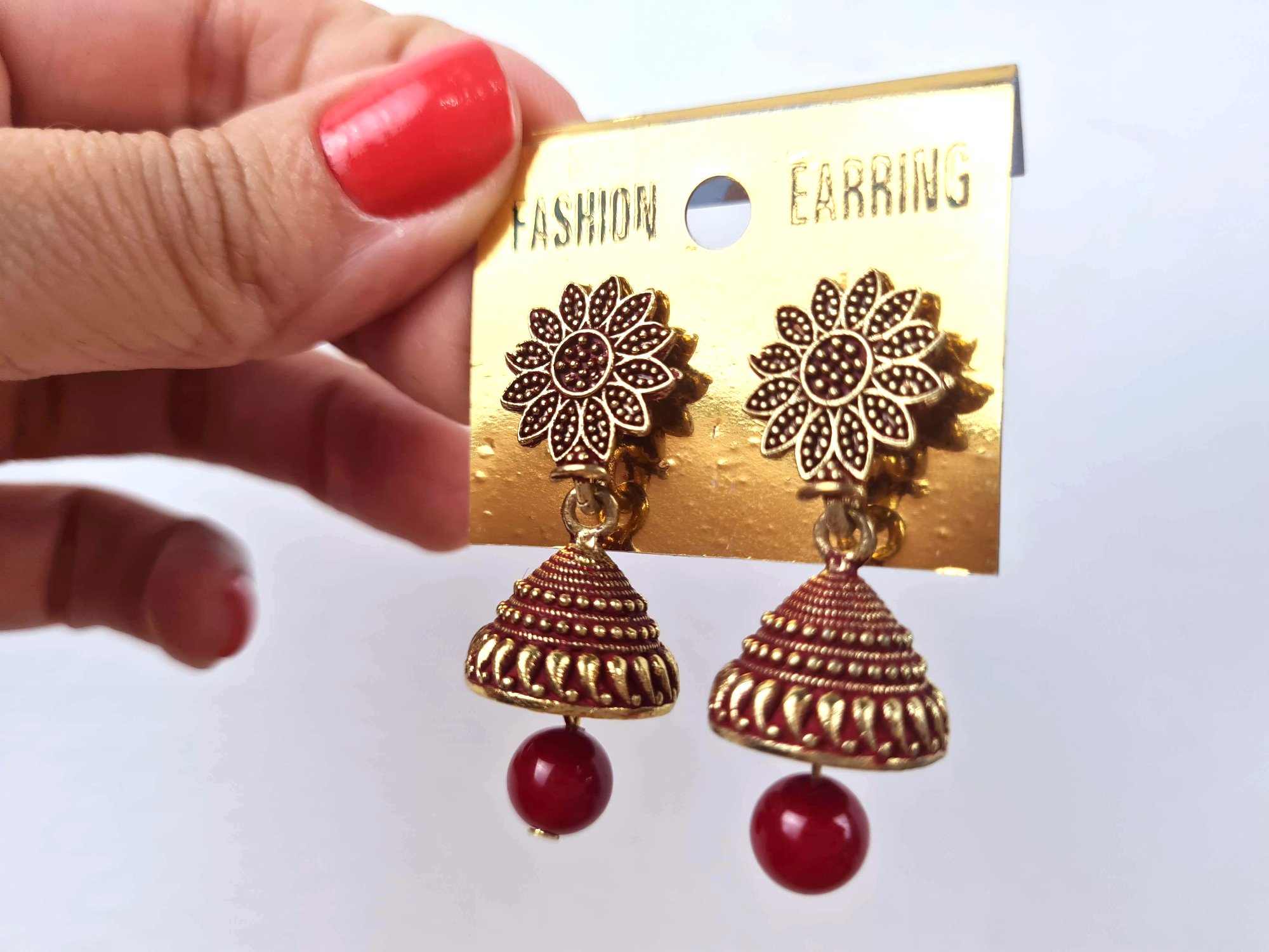 brinco indiano de sino dourado e vermelho design flor 4cm