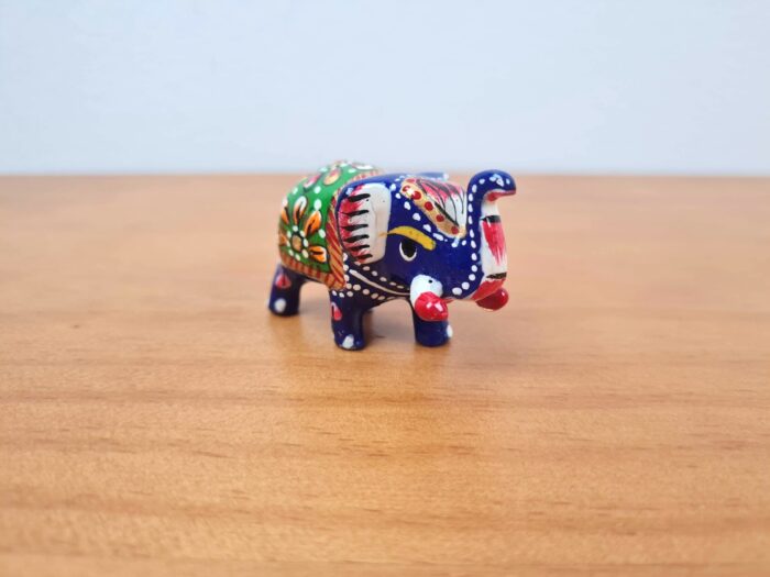 Elefante mini em metal esmaltado com técnica cloisonné verde