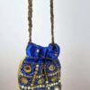 Bolsa indiana de saco cetim bordado azul royal com dourado