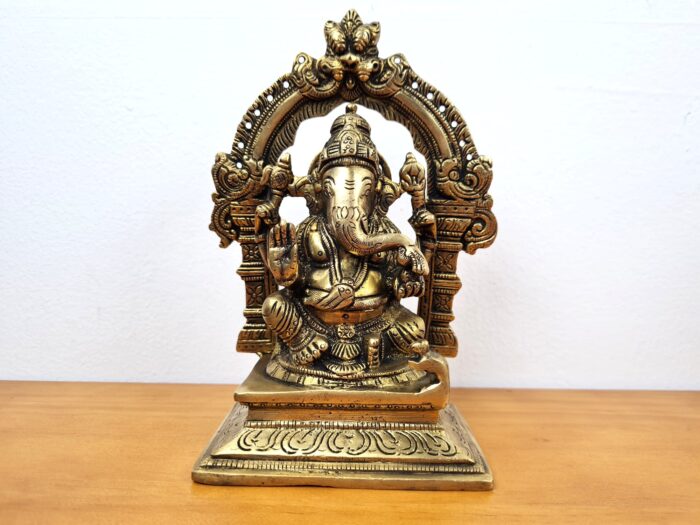 Estátua do Deus Ganesha em metal brass com 17cm