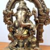 Estátua do Deus Ganesha e arco em metal brass com 17cm