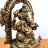 Estátua do Deus Ganesha e arco em metal brass com 17cm