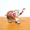 Elefante decorativo indiano branco e colorido técnica cloisonné 10cm