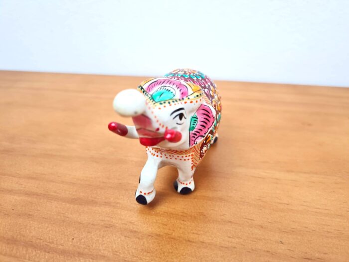 Elefante de metal esmaltado com técnica Cloisonné branco e color 10cm