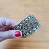 Bracelete indiano dourado com pedrarias olho de tigre e coral