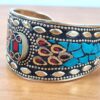 Bracelete indiano dourado com pedrarias azul turquesa e coral