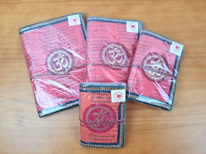 Kit com 4 agendas indianas artesanais estampa OM coral rosado (4 tamanhos)