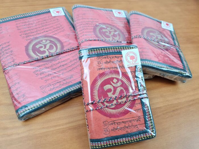 Kit com 4 cadernos indianos artesanais estampa de OM coral e dourado