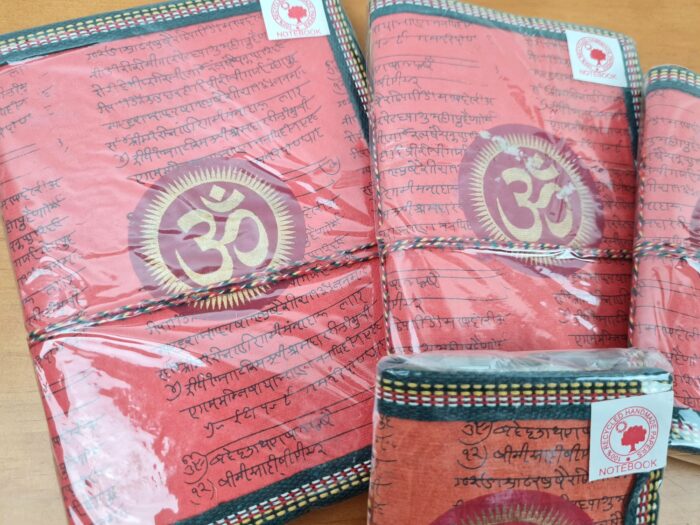 Kit com 4 cadernos indianos artesanais estampa de OM coral e dourado