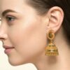 Brinco Jumkha Paisley de sino dourado e guizos
