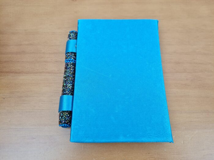 Caderno artesanal indiano estampa de camelos com caneta azul