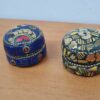 Duo de mini porta joias de metal com mosaico de pedras IV