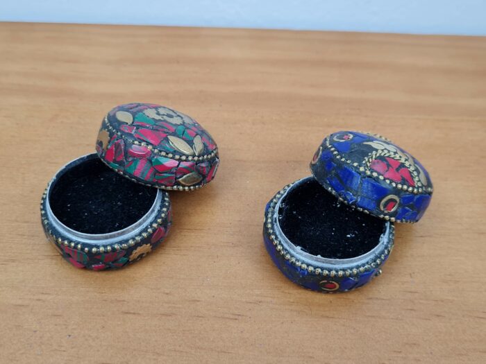 Duo de mini porta joias de metal com mosaico de pedras III