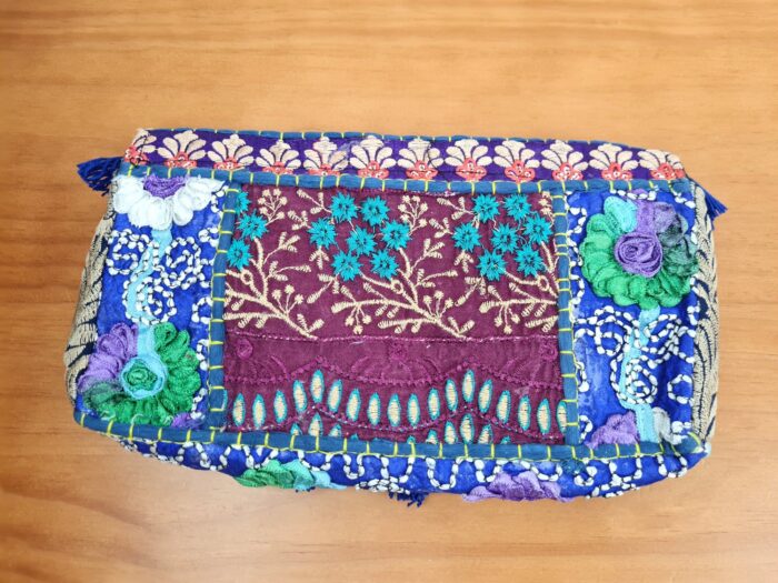 Bolsa indiana Banjara 100% bordada a mão lilás e color