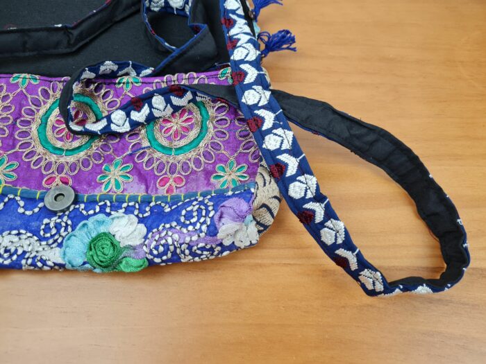 Bolsa indiana Banjara 100% bordada a mão lilás e color