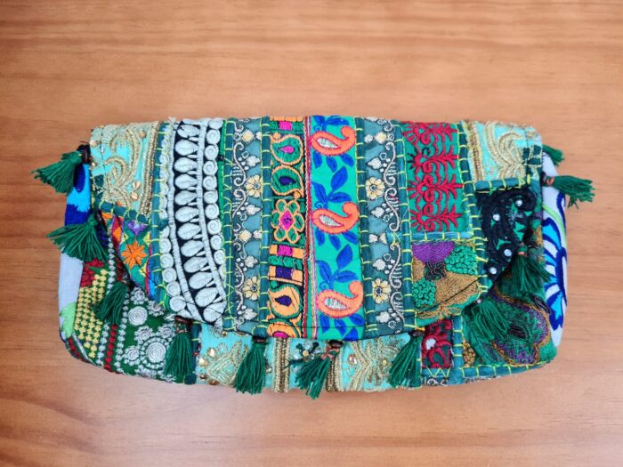 bolsa banjara indiana patchwork verde e coloridos com tassel