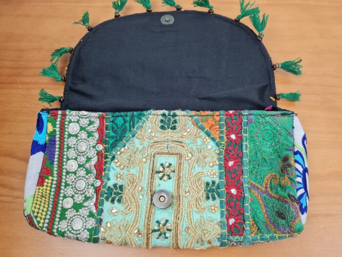 Bolsa indiana Banjara 100% bordada a mão verde claro e coloridos